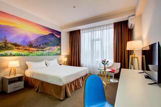 Отель Отель Bridges Бишкек Двухместный номер с 1 кроватью или 2 отдельными кроватями и ванной комнатой-9
